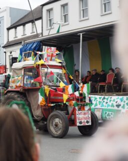 With St. Patrick’s Day fast approaching, let’s take a little look back at last year’s fantastic parade! 🍀🐍

A special thank you again to Yuri Dunne for sending us these lovely photos, they really capture the spirit and fun of the day.

We can’t wait for this year’s parade! Are you planning to join on the parade this year? 👇
Tuesday 18 March
🎶 Live music: 1:30pm
👉 Parade starts: 2:30pm

𝐖𝐚𝐧𝐭 𝐭𝐨 𝐭𝐚𝐤𝐞 𝐩𝐚𝐫𝐭 𝐢𝐧 𝐭𝐡𝐞 𝐩𝐚𝐫𝐚𝐝𝐞?
Contact 083 400 4819 or thurlespaddiesday@gmail.com, or pop into the Thurles Tourist Office for an application form.
📸 credits: @yuridunne