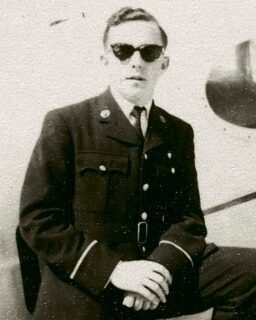 Join Declan Ryan for a special evening at @_bookwormthurles_ on Thursday, 2nd April 2026 (7:00–8:30pm) as he shares the remarkable story of his parents, Tony Ryan and Máiréad Ryan, a journey that began in Thurles and went on to reshape global aviation.

From Bohernamona Road and Mitchel Street to founding Guinness Peat Aviation and later Ryanair, this is a powerful story of vision, risk-taking and global impact, rooted firmly in local heritage.

This promises to be a fascinating evening blending business history, personal insight and Thurles pride.

📍 Bookworm, 1 Parnell St, Thurles
📅 Thursday 2nd April 2026
🕖 7:00pm–8:30pm
📞 0504 22257
📧 info@bookworm.ie